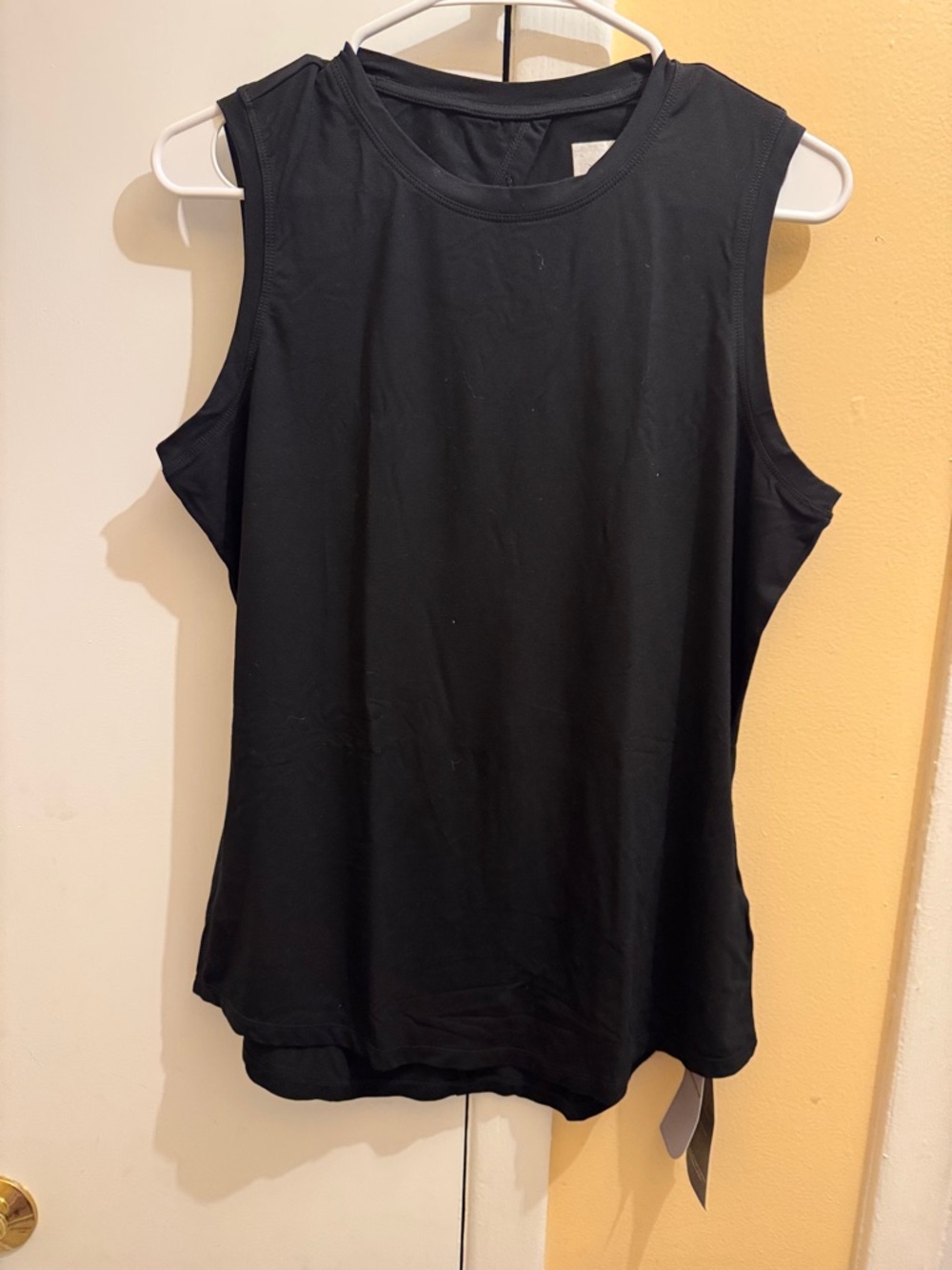 Black Sleeveless Muscle Tee - Women's Lightweight Crew Tank